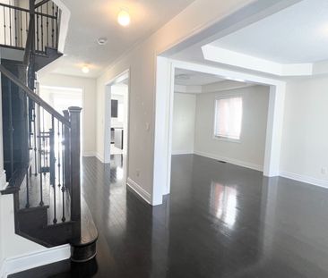 For Lease - 1018 Wilbur Pipher Circle, Newmarket, Ontario - Photo 1