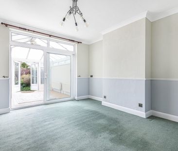 Semi-detached House to rent - Ridgemount Avenue, Shirley, CR0 - Photo 2