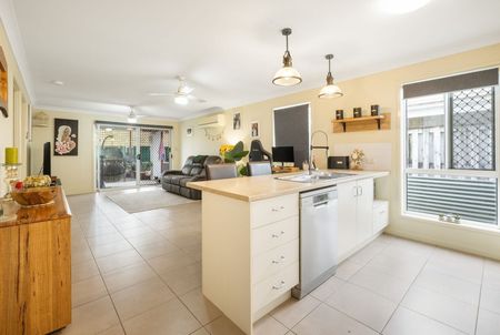 Modern Family Home - Photo 2