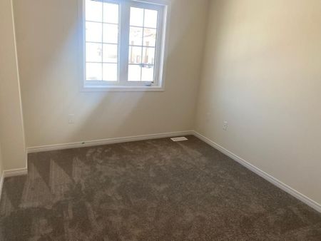 For Lease - 120 Esther Crescent, Thorold, Ontario - Photo 4