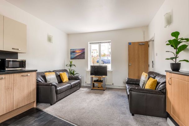 5 Bed Semi-Detached House, Colbourne Avenue, BN2 - Photo 1