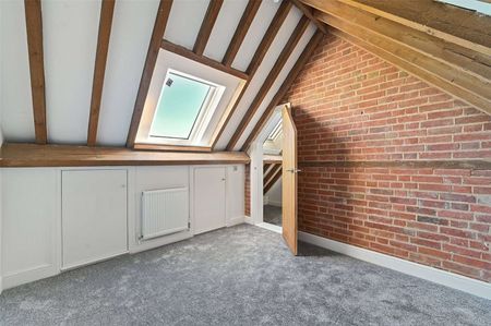 An impressive four bedroom renovated Barn conversion in a idyllic rural setting - Photo 5