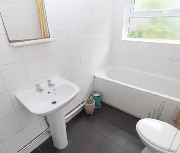 4 bedroom house to rent - Photo 3