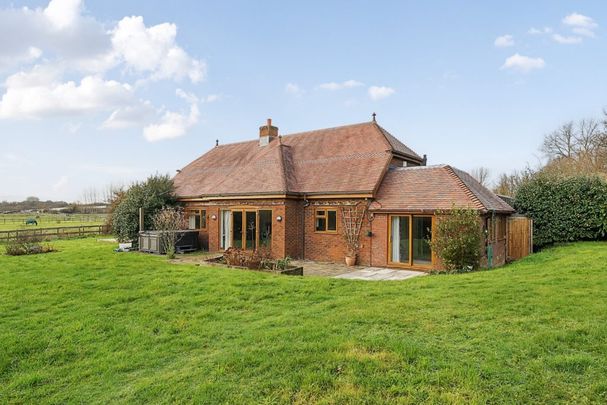 6 Bedroom House - Foxes Lane, West Wellow - Photo 1