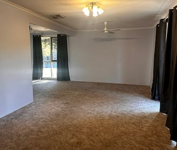 2 Jade Court, Hampton Park VIC - Photo 2