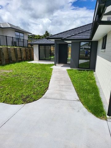 4 Bedroom House, Ducted Heatpump - Photo 5