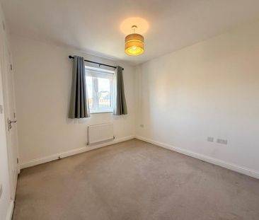 3 bedroom end of terrace house to rent - Photo 2