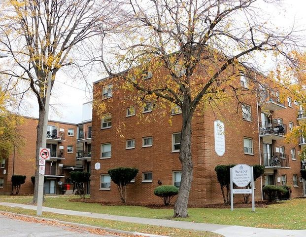 Randal Court Apartments | 260 & 262 Randolph Pl., Windsor - Photo 1