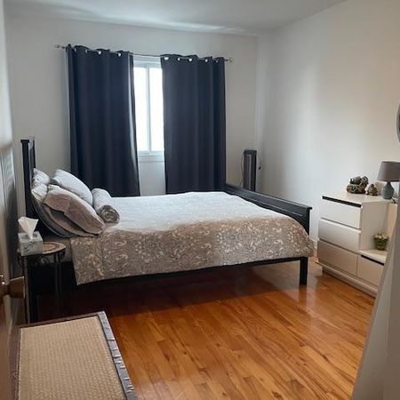 Magnifique grande appartement, 4 1/2, bien entretenue dans un quartier prisé d'Anjou - Photo 3