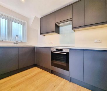 2 bedroom penthouse to rent - Photo 6