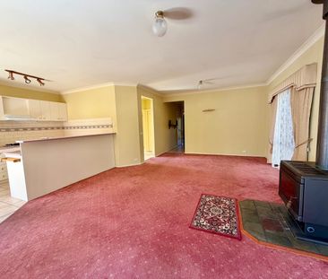 Immaculate cottage in a great location. - Photo 2