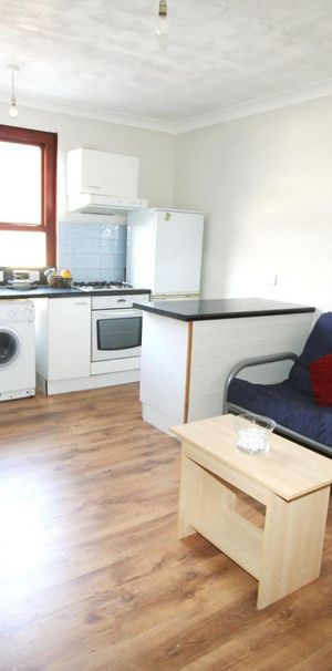 Flat 1, 329 KIRKSTALL ROAD Leeds - LS4 2HD - Photo 1