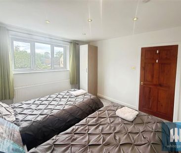5 bedroom detached house to rent - Photo 3