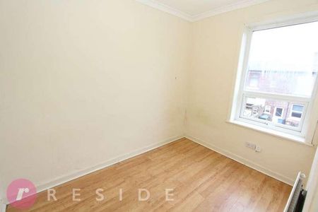 Pilsworth Road, Heywood, OL10 - Photo 2