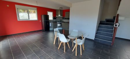 Location Maison 5 pièces 123m² LA RIVIERE 97421 - Photo 2