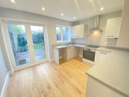 2 bedroom end of terrace house to rent - Photo 4