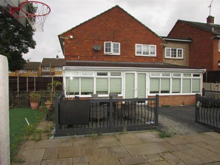 1 bedroom in a house share to rent - Photo 5