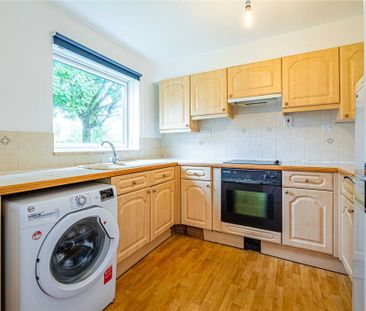 2 bed Flat for rent - Photo 4