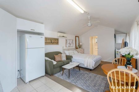 Fully-Furnished Granny Flat with All Utilities Included - Photo 2