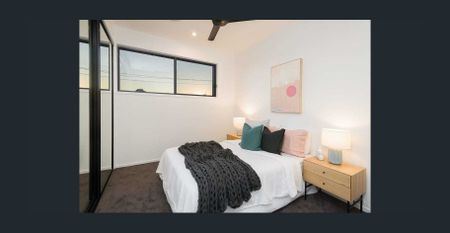 Luxury Furnished Coastal Residence Moments from the Beach - Photo 2