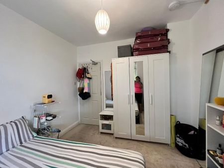Room in a Shared Flat, London, E11 - Photo 2