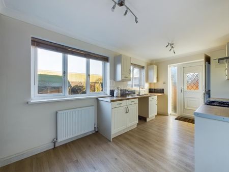 3 bedroom semi-detached house to rent - Photo 3