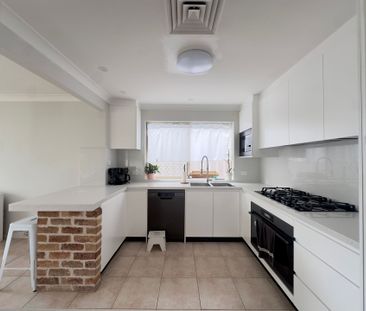 Three Bedroom Residence - Photo 6