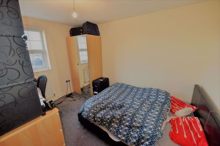 2 bedroom Flat in Ragland Road, Leeds - Photo 4