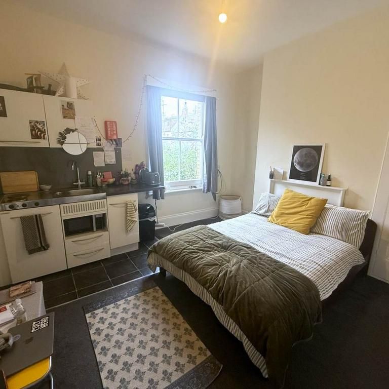 Studio to rent - Photo 1