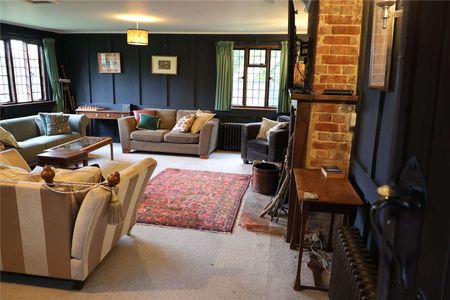 Situated in a glorious part of the South Oxfordshire countryside is this impressive farmhouse that is presented in superb order throughout - Photo 2