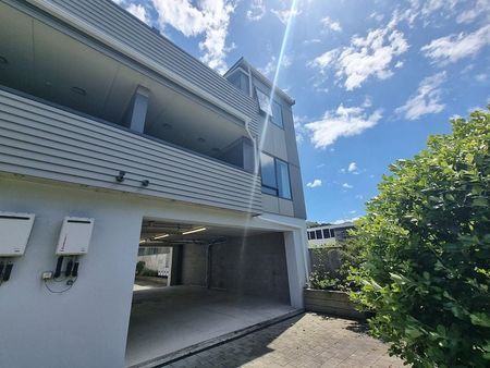 Modern 2 Bedroom apt in Tawa's heart - Photo 5