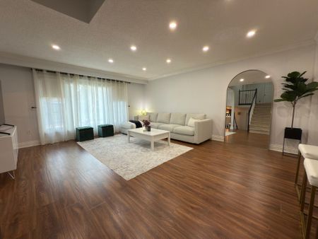 For Lease - 494 Dean Avenue, Oshawa, Ontario - Photo 3