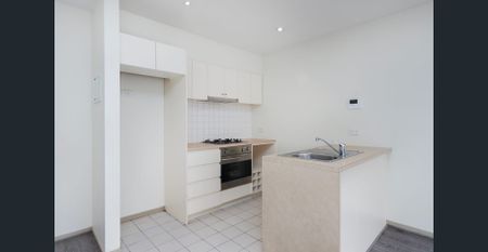 BRIGHT ONE BEDROOM APARTMENT - 6 MONTH LEASE - Photo 2