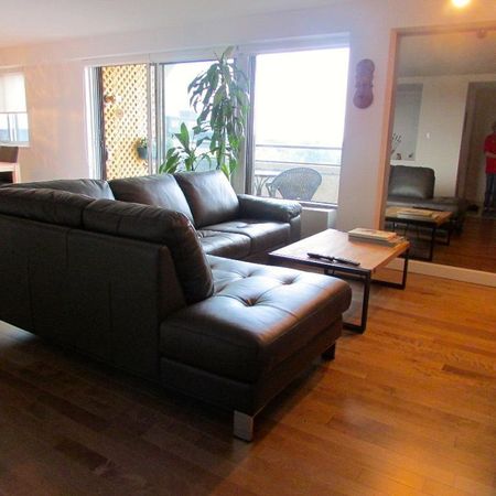 Vue exceptionnelle sur le fleuve – Condos Le Beauvoir à Lévis - chauffé meublé - Photo 3