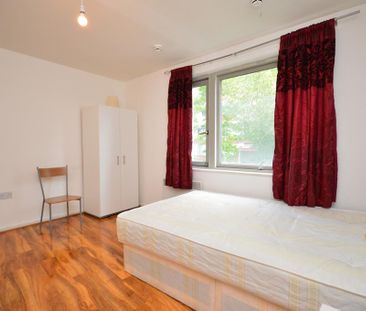 1 bedroom in a flat share to rent - Photo 1