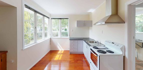 Roslyn - 3 Bedrooms - Photo 2