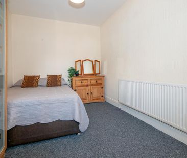 5 bedroom end of terrace house to rent - Photo 4