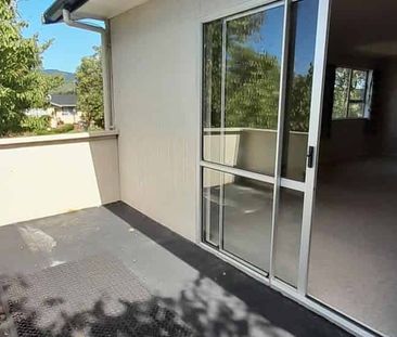 Spacious 4BR Family Home in Upper Hutt - Photo 2