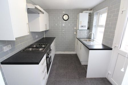 2 bedroom terraced house to rent - Photo 5