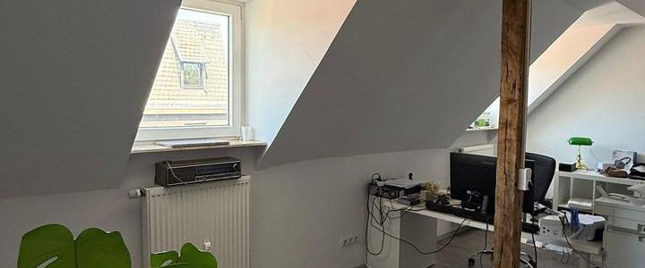 Dachgeschoss Wohnung in Duisburg-Hochfeld - Photo 1