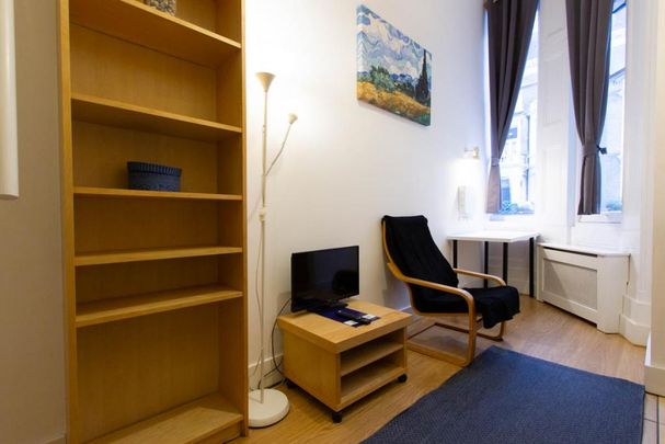 ALL BILLS INCLUDED – A bright and modern duplex-style studio apartment in Earl’s Court, London SW5 - Photo 1