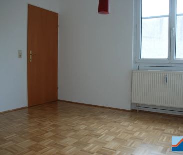 Wohnung mit großzügigem Balkon und Tiefgaragenabstellplatz zu mieten! - Photo 2