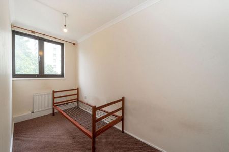 3 bedroom flat to rent - Photo 2