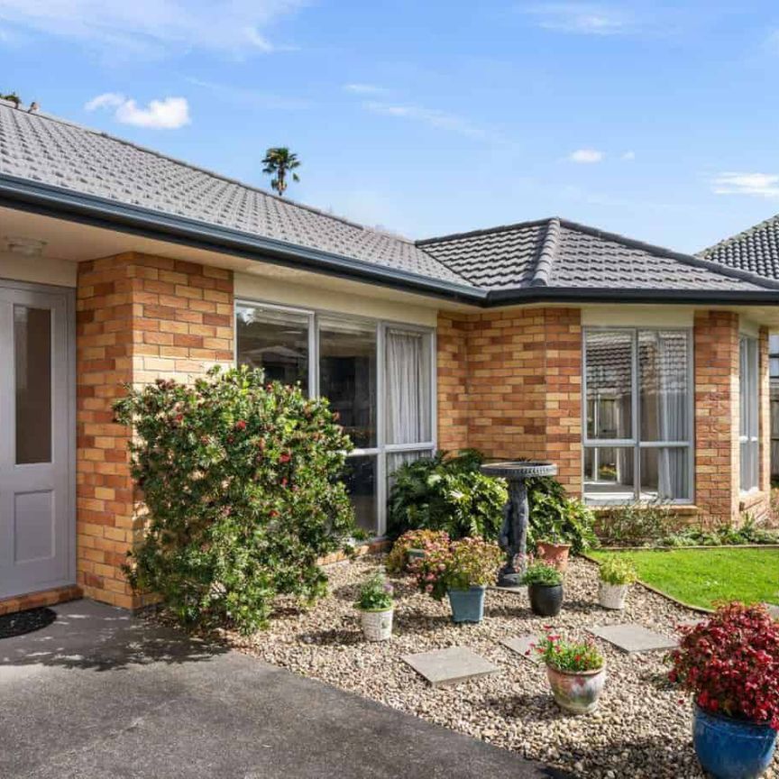 Modern comfort in a convenient Onerahi location - Photo 1