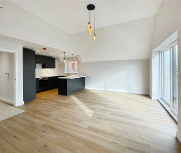 2 bedroom penthouse to rent - Photo 3