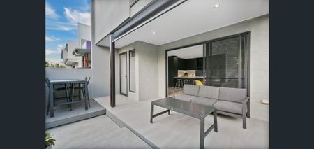 Beautiful 3 Bedroom Home in Sunshine Cove! - Photo 2