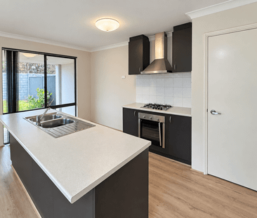 MODERN FAMILY LIVING IN A CONVENIENT LOCATION! - Photo 4