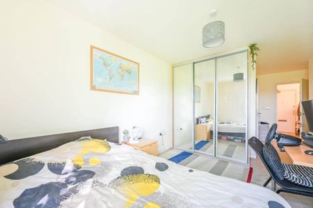 3 bedroom flat to rent - Photo 3
