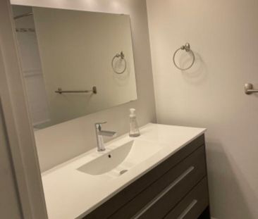 APPARTEMENT 4 1/2 À LOUER LUXUEUX ACCÈS LAC MAGOG ÉLECTROS INCLUS A... - Photo 4