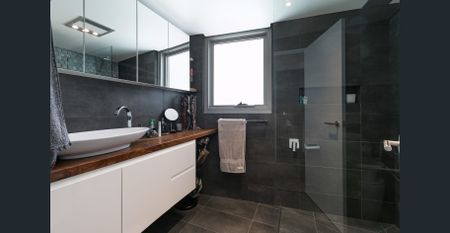 Bright | Modern - Photo 4